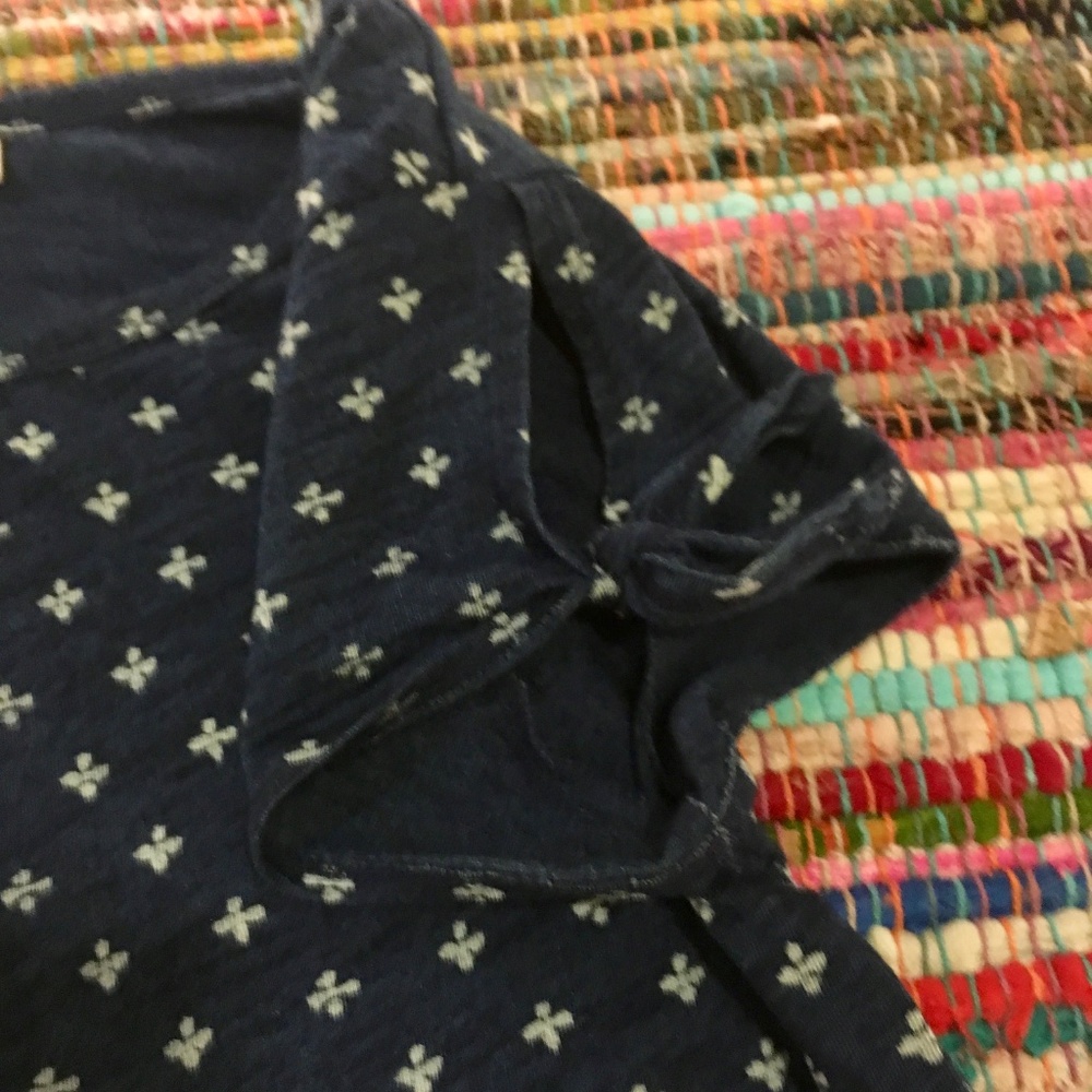 Universal Threads Blue Top - Picture 3 of 4